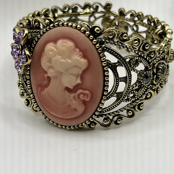 Vintage Victorian Florenza Cameo Bracelet 🌹 - Picture 2 of 5
